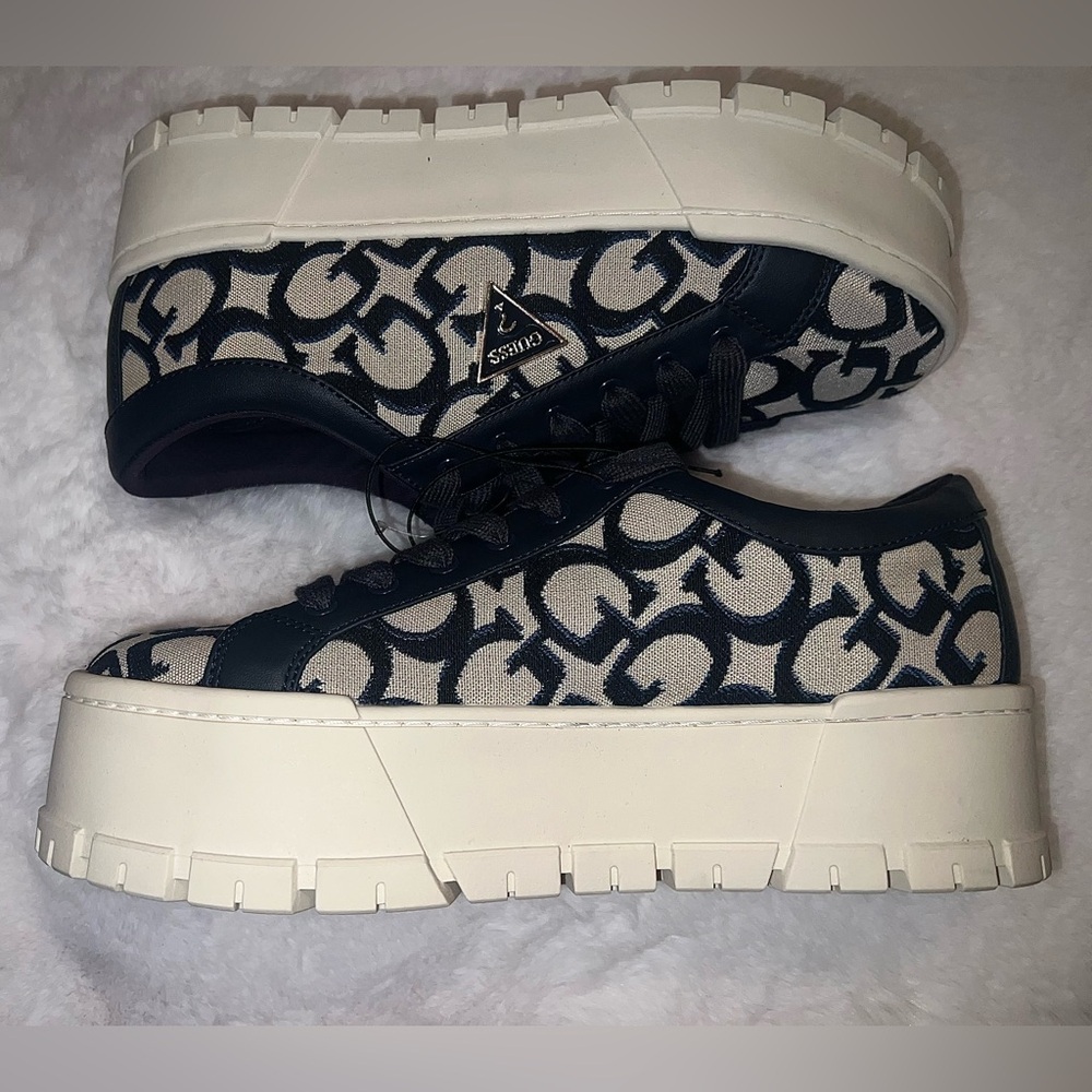 GUESS Women's Blue and Cream Patterned Platform Sneakers